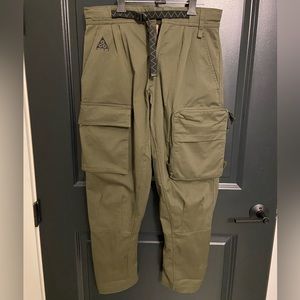 Nike ACG Woven Cargo Pants Green